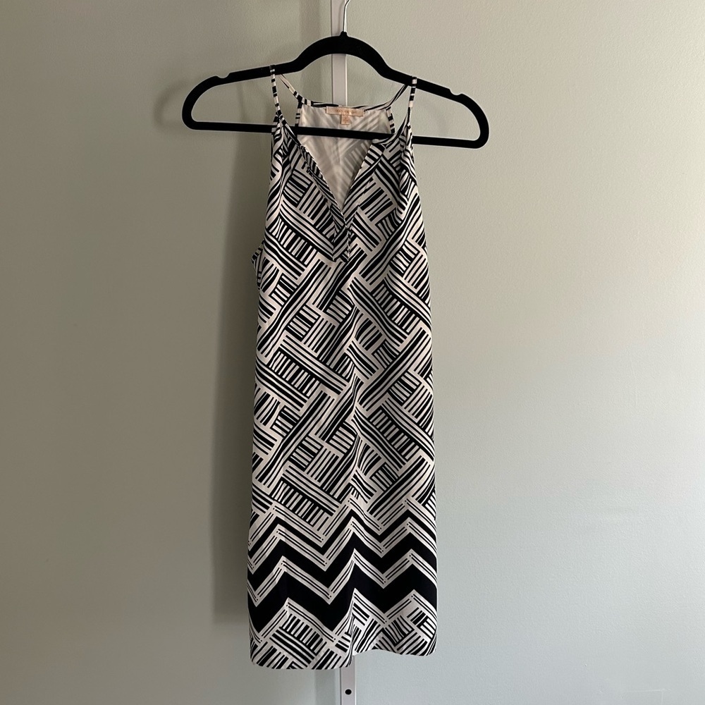 Skies Are Blue Black White Pattern Sleeveless Shift Dress